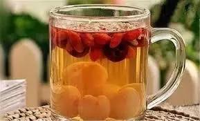 龙眼干枸杞治近视是谁说的,龙眼与枸杞泡水喝有助于治疗近视