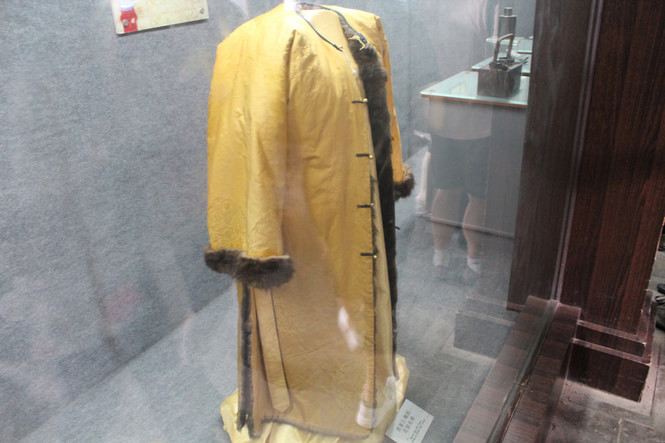 慈禧一件衣服只穿一次,慈禧为什么穿上黑色衣服