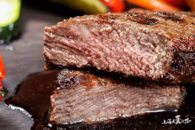 带上你的Dior、YSL到这家高逼格西餐厅，按口红数吃牛排！