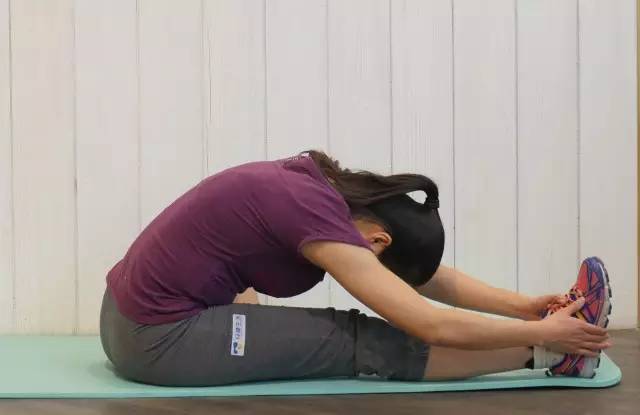 下腰疼痛一招解决,练习下腰后怎样防止腰痛