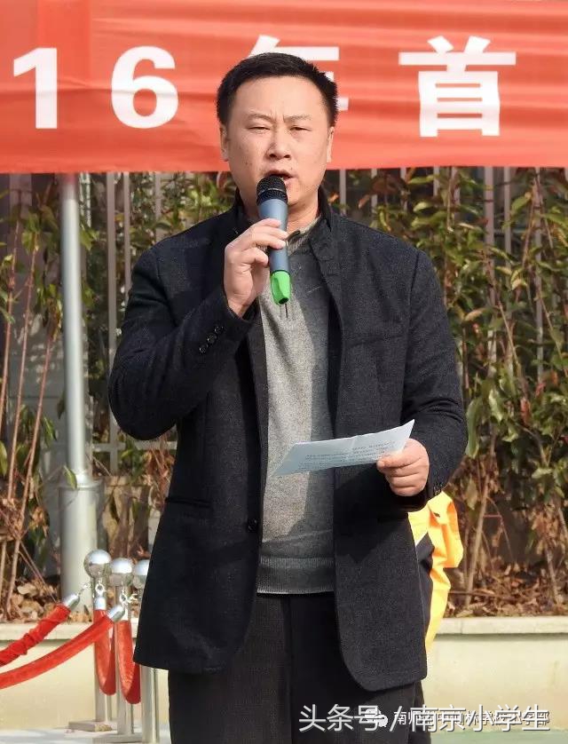 夹球接力跑亲子运动会,亲子运动会小中大