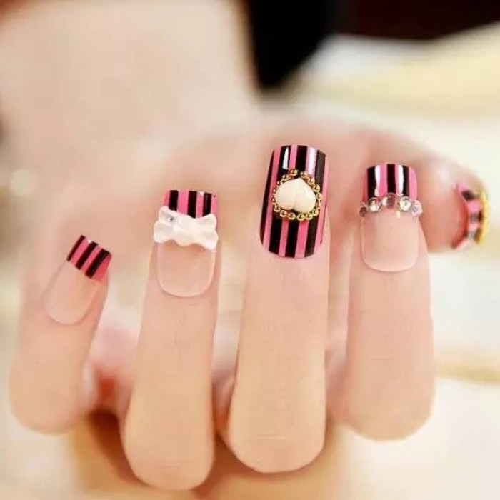 女人涂甲油,女生涂大红色脚甲油