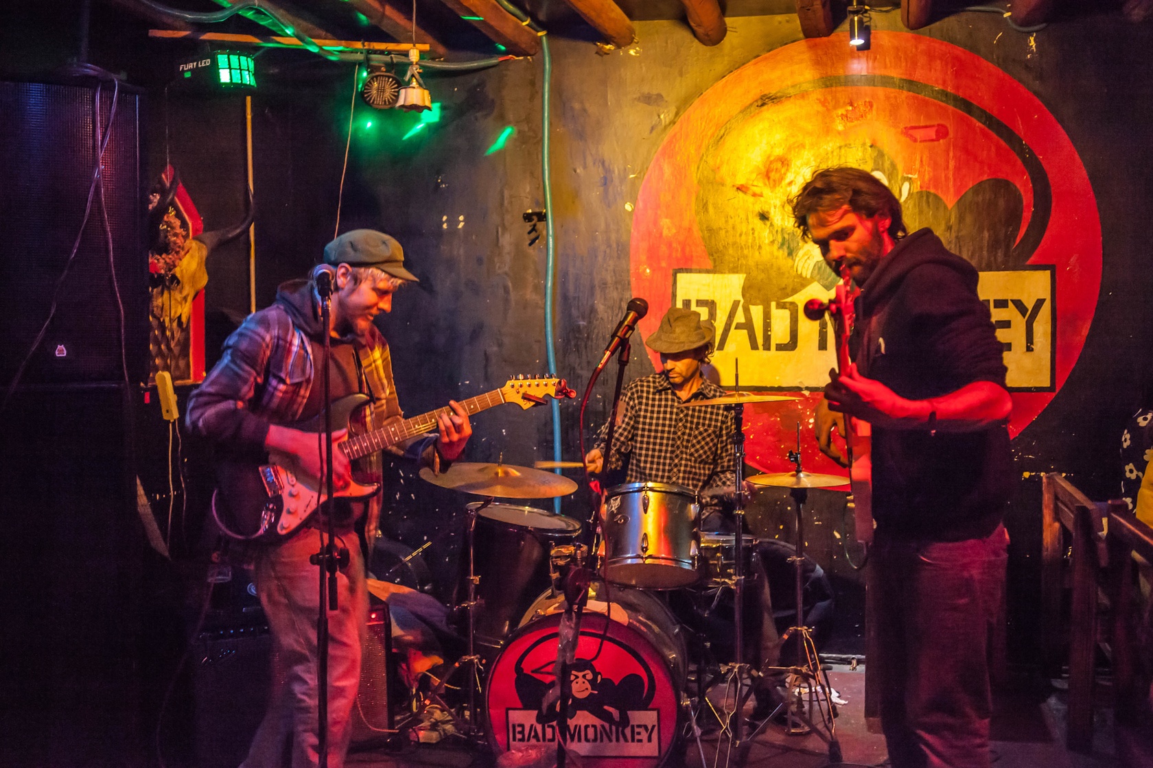 浅谈酒吧,酒吧的分类并简单概括其作用