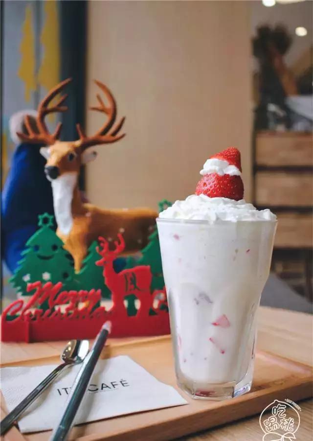 圣诞搞事啊!这杯咖啡竟好喝得我连杯子都吃掉了!