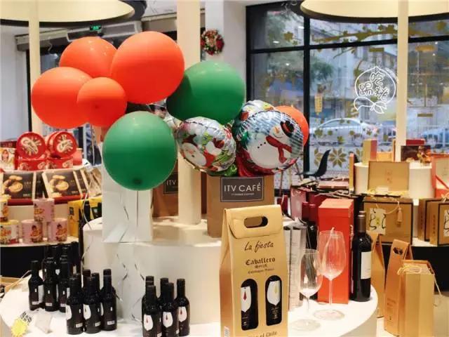 圣诞搞事啊!这杯咖啡竟好喝得我连杯子都吃掉了!