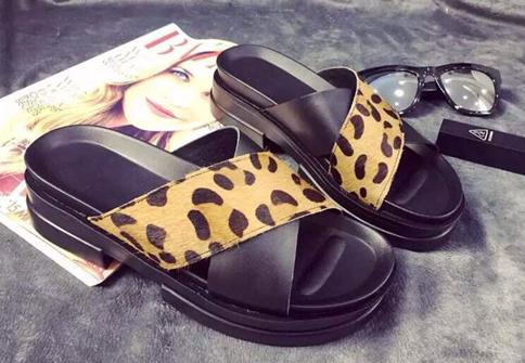 又贵又难看的鞋拖鞋,时尚的鞋拖鞋
