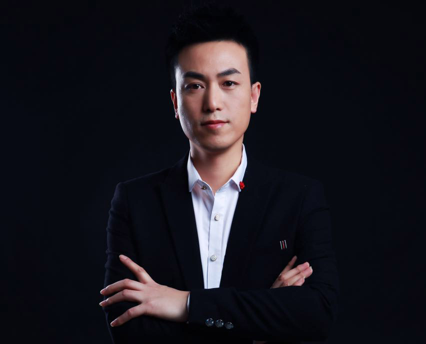 明星金牌纹绣师宁远运斤成风，演绎秀丽灵动美眉