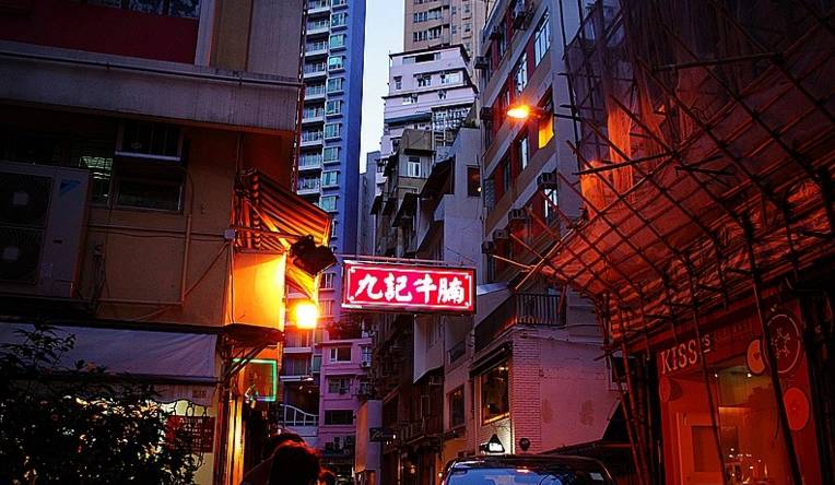 香港这家传统小吃牛肉汤店,明星经常光顾的香港牛腩店