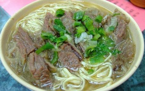 香港这家传统小吃牛肉汤店,明星经常光顾的香港牛腩店