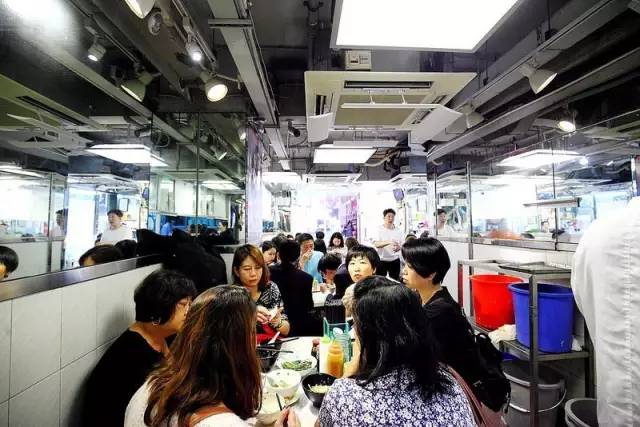 香港这家传统小吃牛肉汤店,明星经常光顾的香港牛腩店