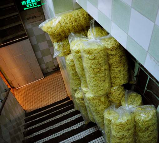 香港这家传统小吃牛肉汤店,明星经常光顾的香港牛腩店