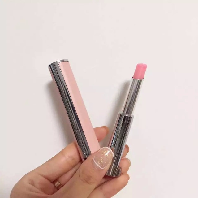 有色润唇膏学生党伪素颜,适合素颜的有色润唇膏安全