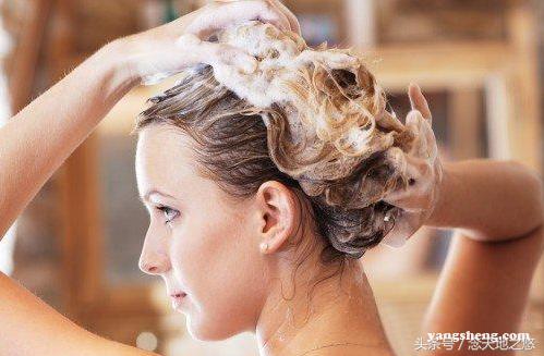 头发末端有白色小点是不是发根,掉落的头发发根有小白点正常吗