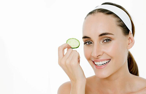 右脸颊长痘的原因及调理方法_治疗痘痘很简单