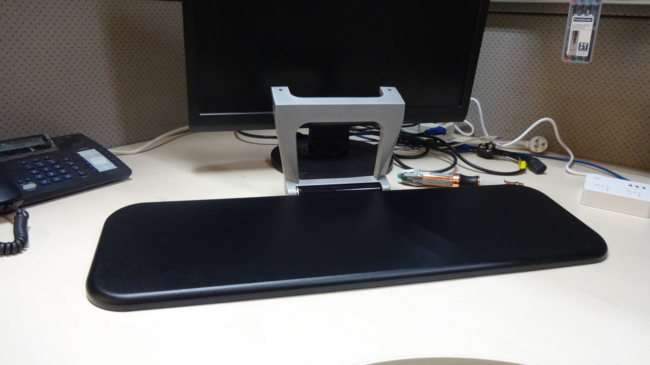 杂乱办公桌秒变干净办公桌,办公桌智能改造