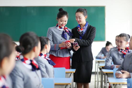 获得全球时尚盛典大奖,西航这个学校为什么这么时尚?