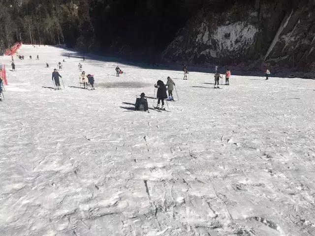 成都周边看雪滑雪的地方 (成都周边滑雪泡温泉好去处)