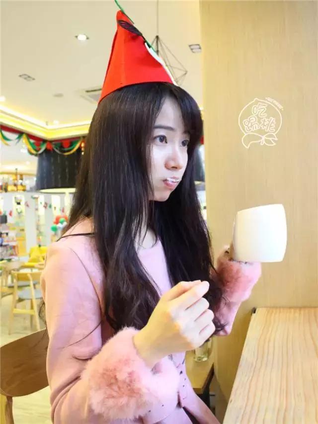 圣诞搞事啊!这杯咖啡竟好喝得我连杯子都吃掉了!