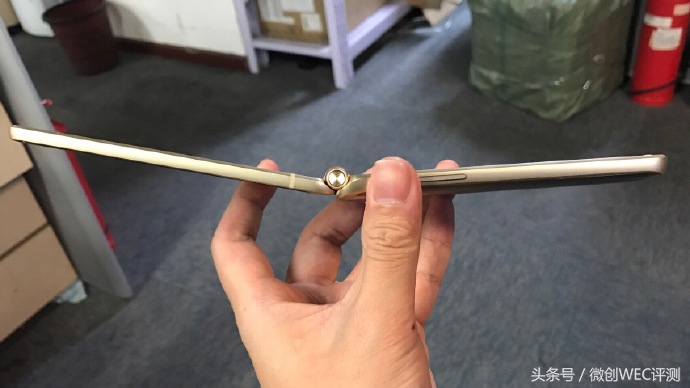 三星w2017现在还值得入手吗,三星w2017和w2017+的区别