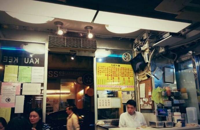 香港这家传统小吃牛肉汤店,明星经常光顾的香港牛腩店