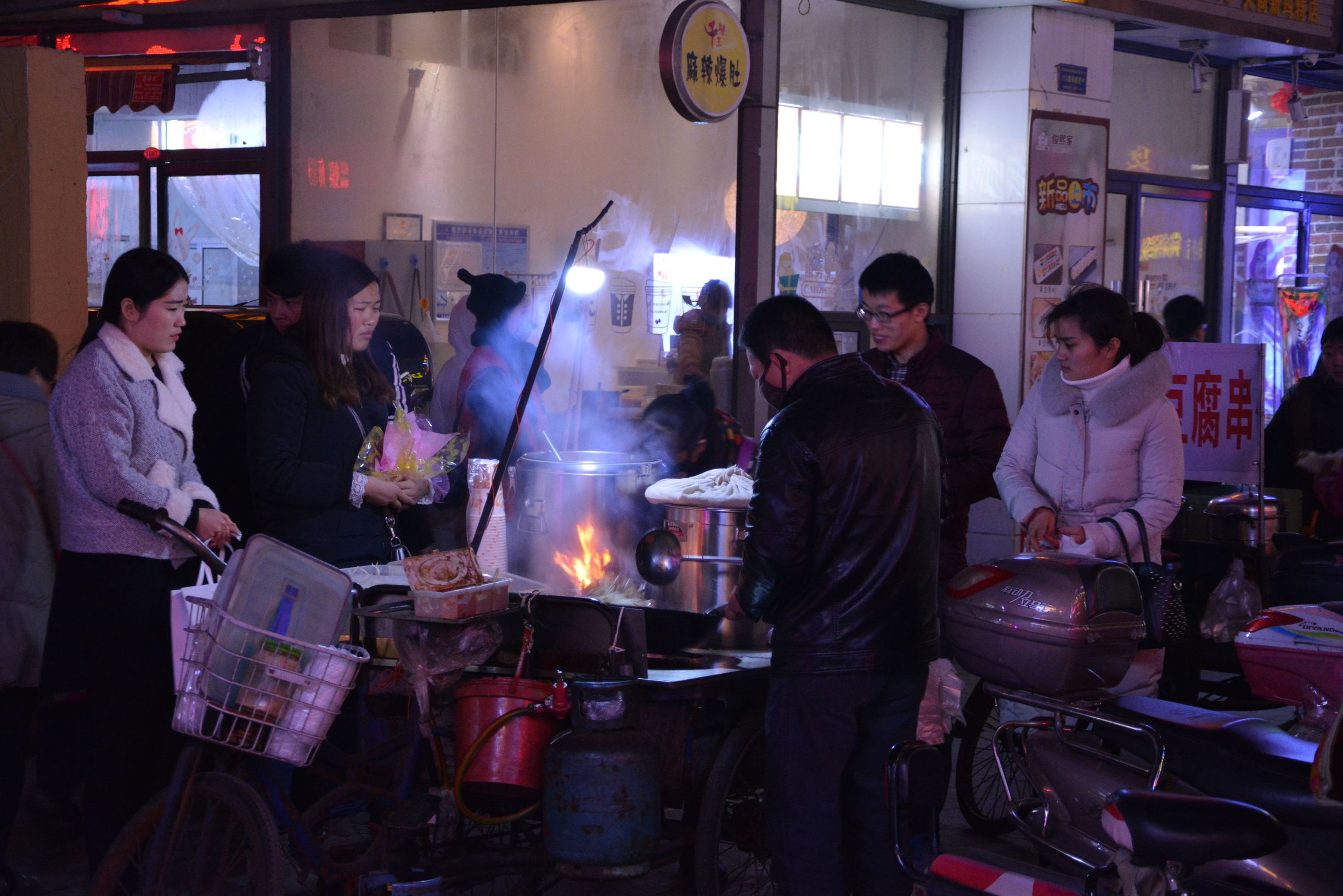 尼康D5200扫街，狗头基本够用