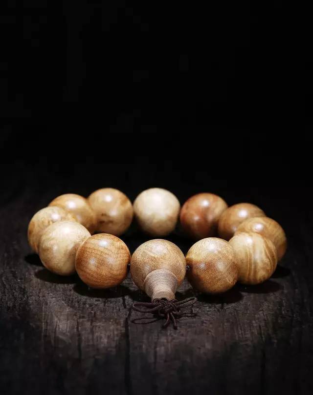 文玩圈里最受欢迎的7种木质手串,史上最权威的木质文玩手串排行