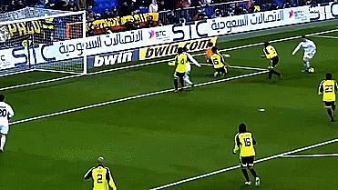 足球射门大力出奇迹,大力才能出奇迹完整版