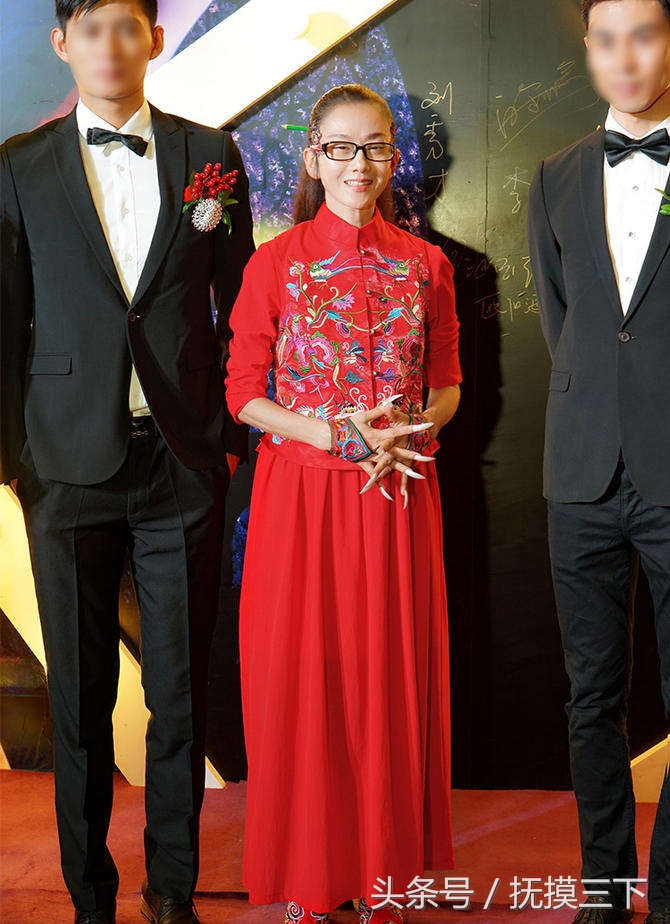 杨丽萍最后一次跳孔雀舞地点,杨丽萍跳的孔雀舞19岁