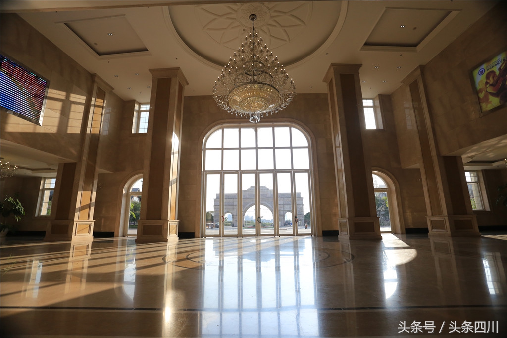 获得全球时尚盛典大奖,西航这个学校为什么这么时尚?