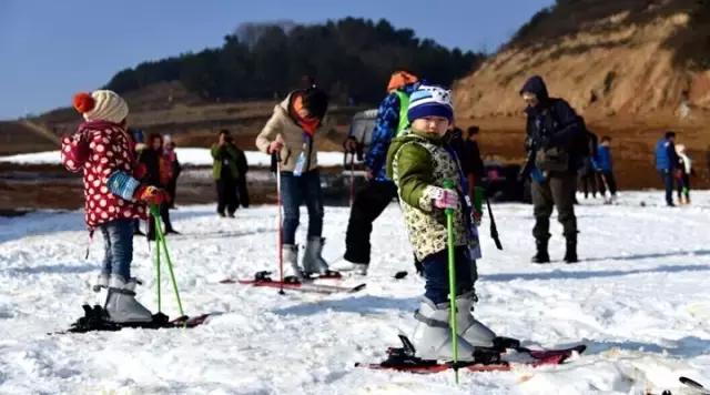 成都周边看雪滑雪的地方 (成都周边滑雪泡温泉好去处)
