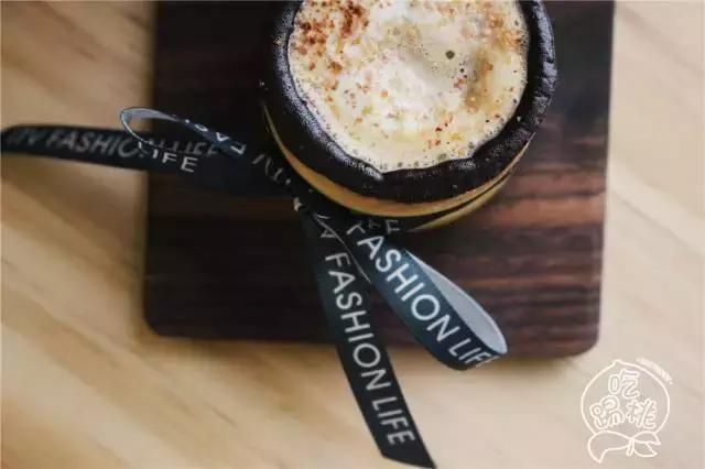 圣诞搞事啊!这杯咖啡竟好喝得我连杯子都吃掉了!