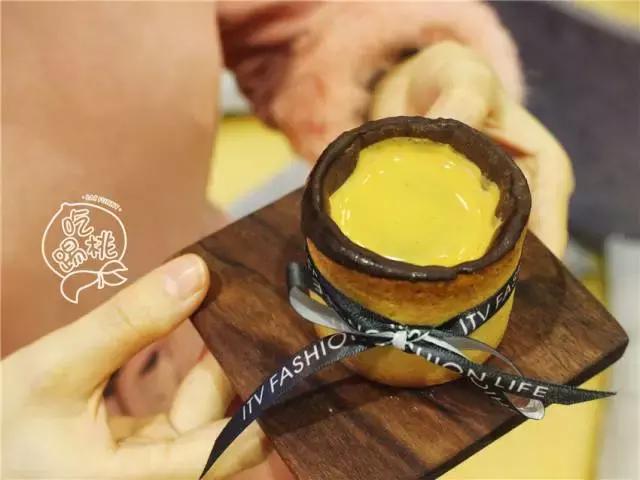 圣诞搞事啊!这杯咖啡竟好喝得我连杯子都吃掉了!