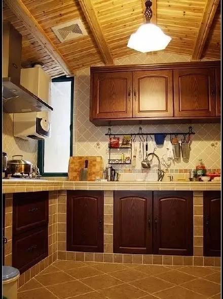 定制橱柜和砌砖做的哪个便宜,砖砌橱柜真的便宜又好用吗