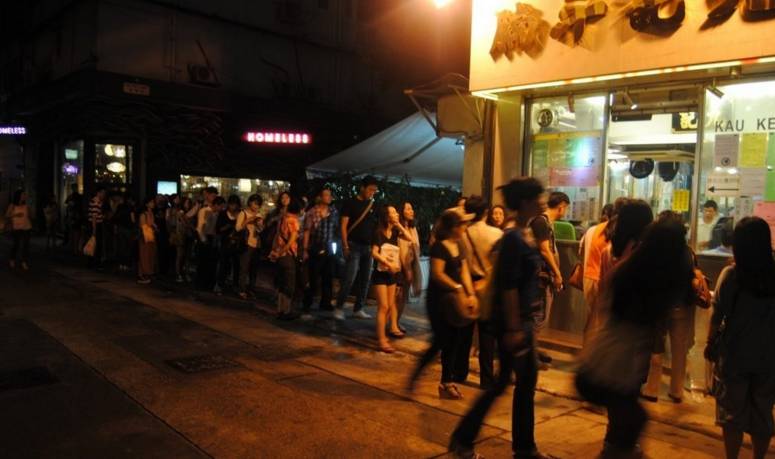 香港这家传统小吃牛肉汤店,明星经常光顾的香港牛腩店