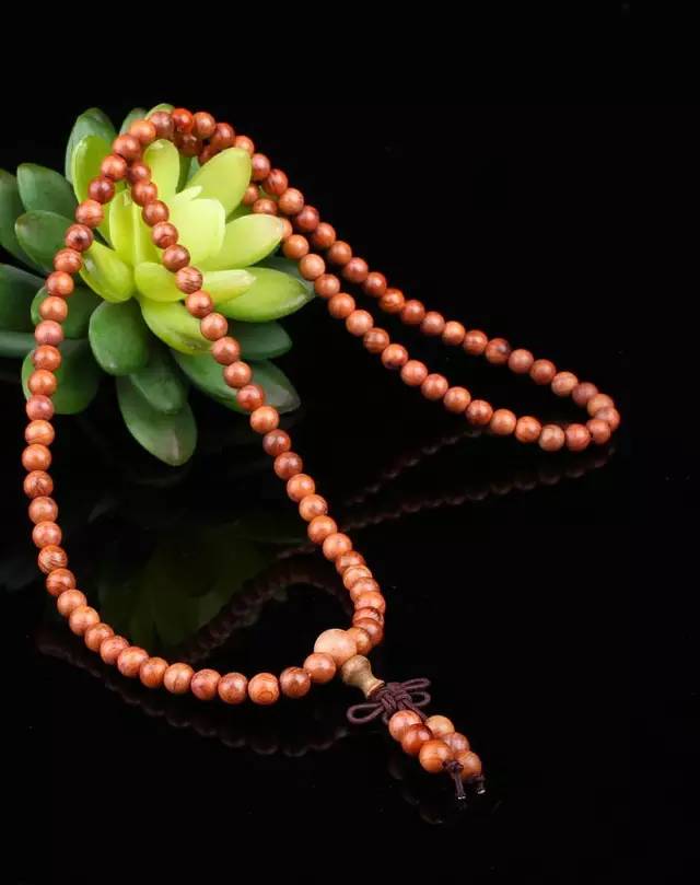 文玩圈里最受欢迎的7种木质手串,史上最权威的木质文玩手串排行