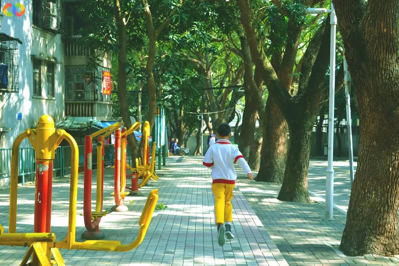 你愿意陪我走过春夏秋冬,你愿意陪我走一条很长的路吗中文