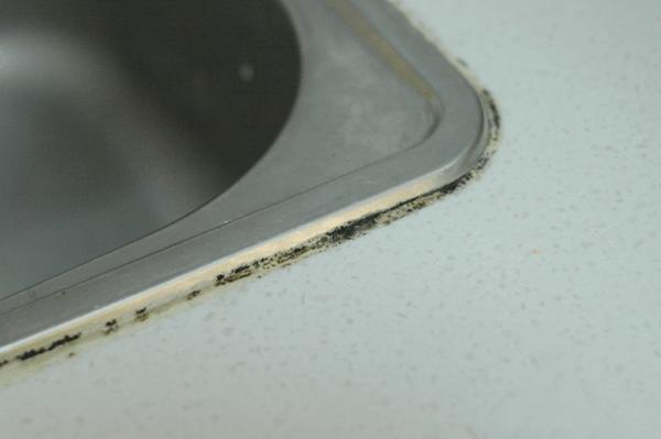 装修橱柜水槽选什么好,水槽边的玻璃胶发霉怎么能去除掉