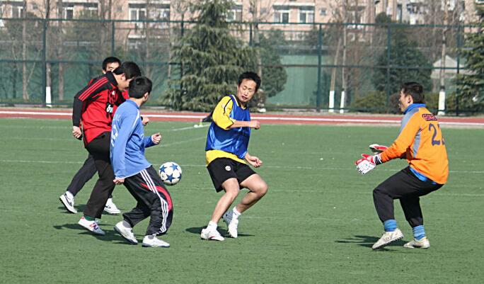 业余比赛5大制胜技巧,业余球场优秀中场必备的7大技巧