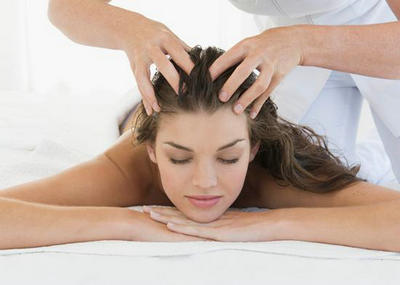 年纪轻轻就有白头发,简单4步可得到大大缓解