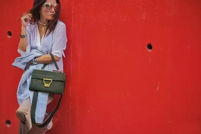 包治百病,我与时髦girl之间只差一枚“麂皮”包了!