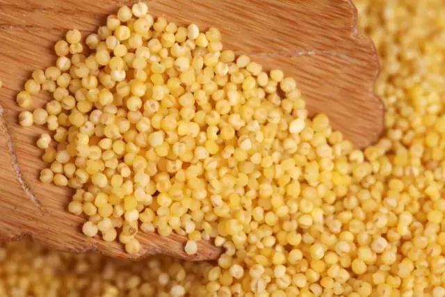 冬日就应该来碗红豆年糕汤来治愈,入秋祛湿红豆薏米粥