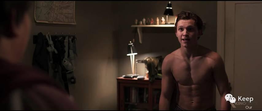 为了这些“C*杯罩**”，超级英雄们足足练了50年