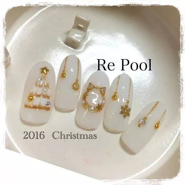 适合圣诞节的美甲你学会了吗,圣诞款美甲来啦简单的法式风