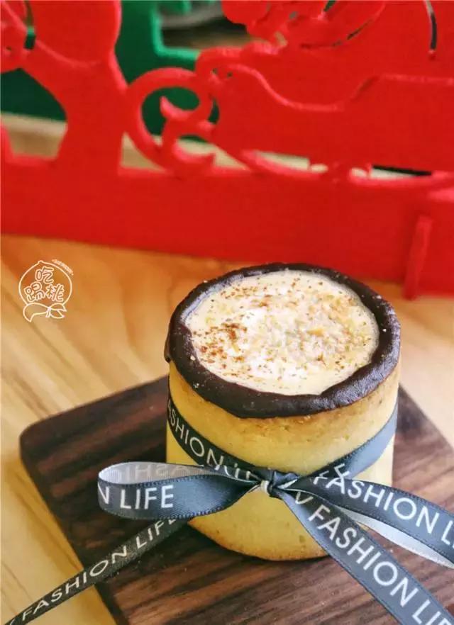 圣诞搞事啊!这杯咖啡竟好喝得我连杯子都吃掉了!