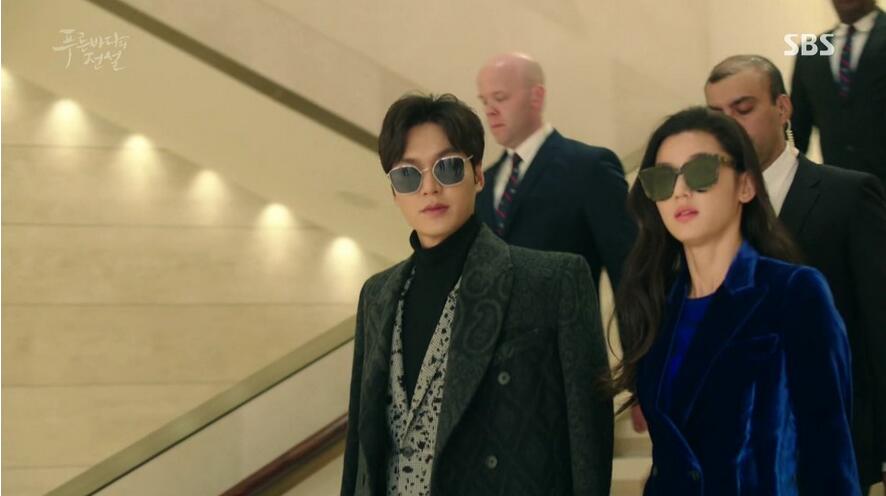 冬日穿搭女高端感大衣,丝贵纯都冬日烟花大衣