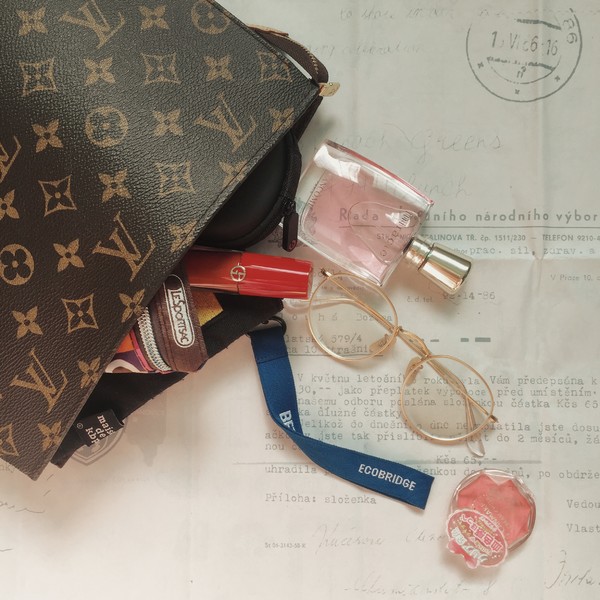 时尚又便利：小手包里的大世界~