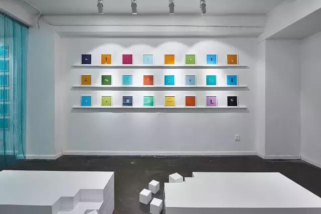 情色棒棒糖，展示成年人内心最私密隐晦的状态