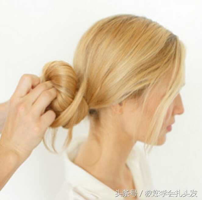 简约浪漫花苞头简单扎法图解