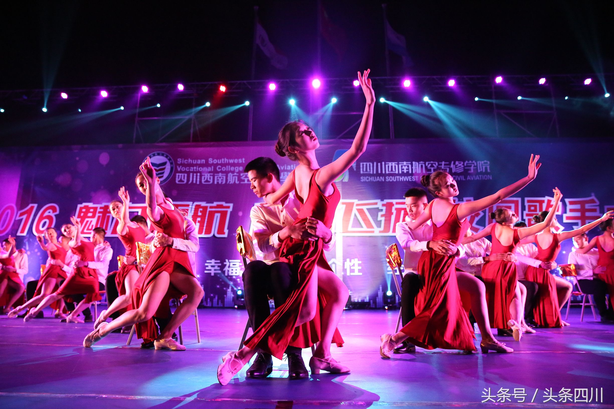 获得全球时尚盛典大奖,西航这个学校为什么这么时尚?