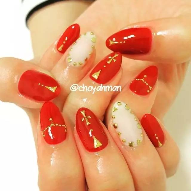 适合圣诞节的美甲你学会了吗,圣诞款美甲来啦简单的法式风